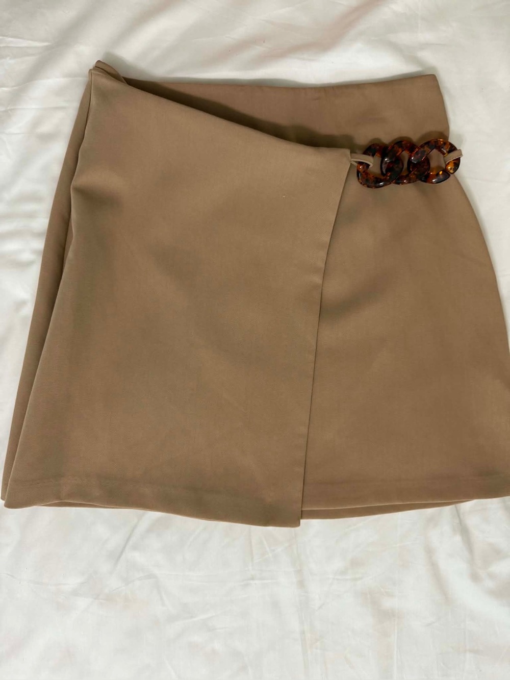 Zara Camel Mini Skirt with Tortoiseshell Chain Accent size XSmall